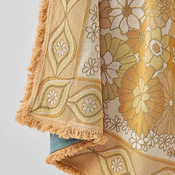 Wandering Floral Patterned Throw with Fringe - Picture 3 of 12